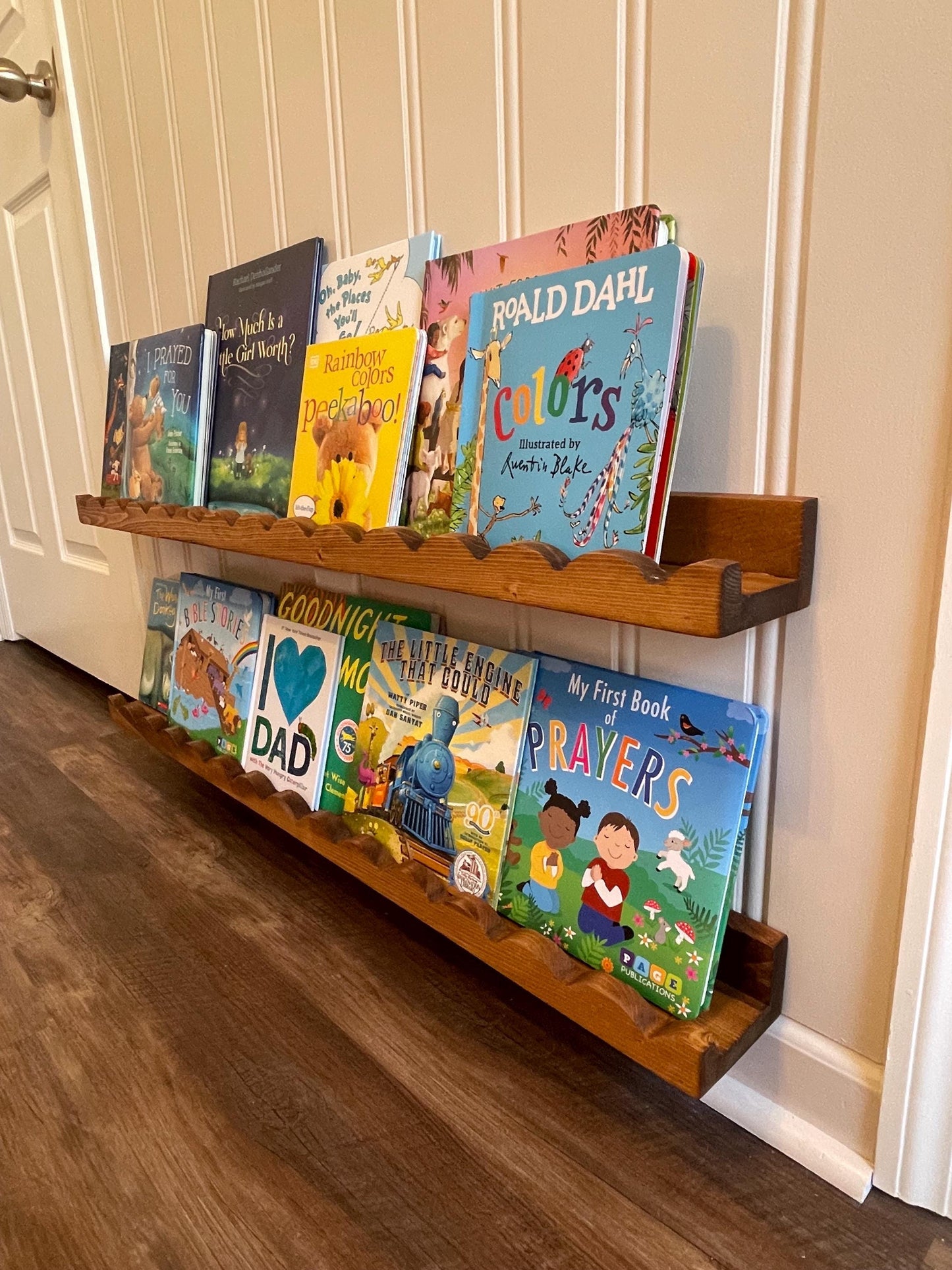 Scalloped Nursery Book Shelf