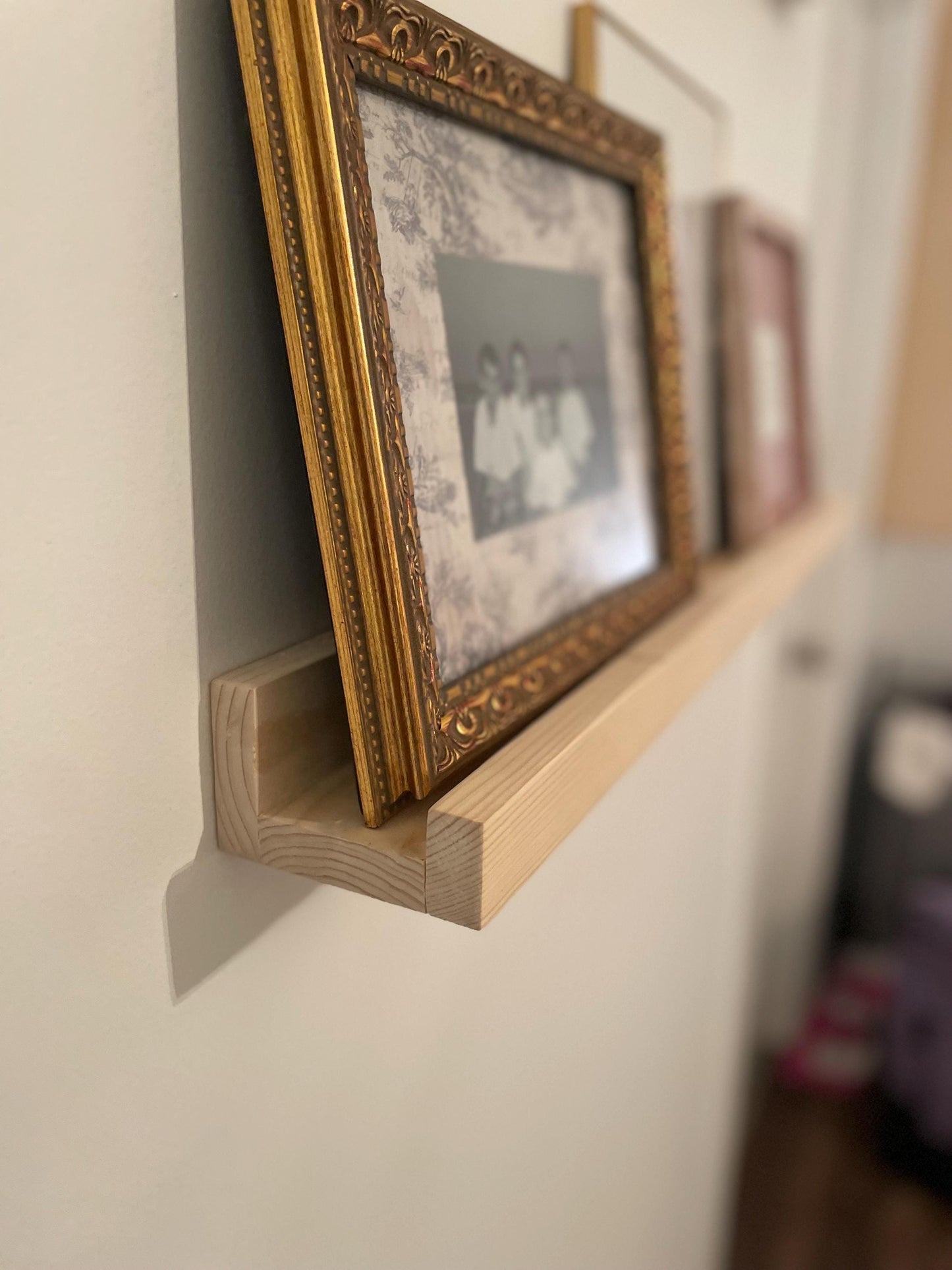 Floating Picture Ledge Shelf